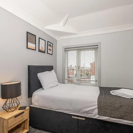 Holiday home K - Contractor House With 6 Beds And Free Parking