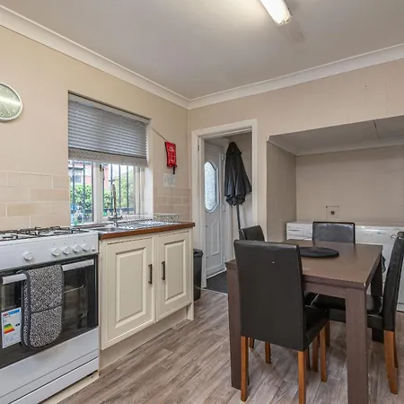 K - Contractor House With 6 Beds And Free Parking Holiday home *