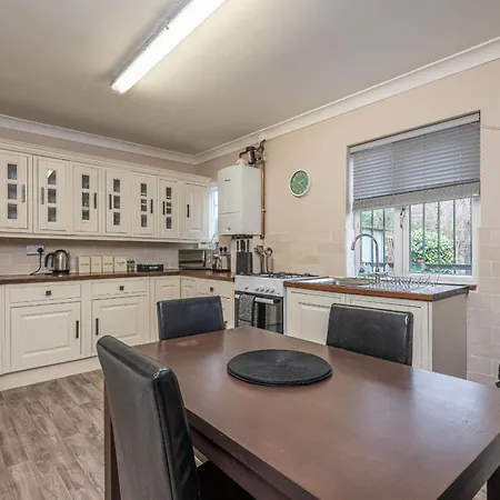K - Contractor House With 6 Beds And Free Parking Holiday home *