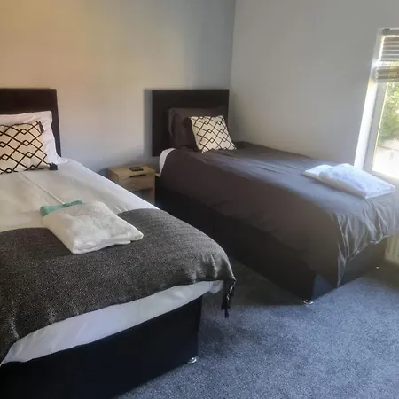 K - Contractor House With 6 Beds And Free Parking * Leeds (West Yorkshire)