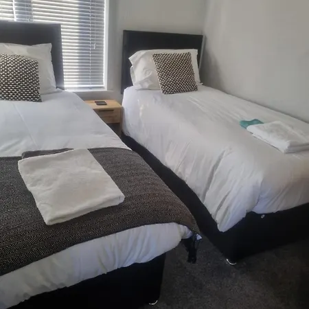 K - Contractor House With 6 Beds And Free Parking * Leeds (West Yorkshire)