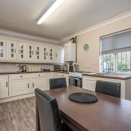 Holiday home K - Contractor House With 6 Beds And Free Parking *