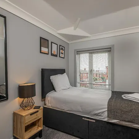 K - Contractor House With 6 Beds And Free Parking * Leeds (West Yorkshire)